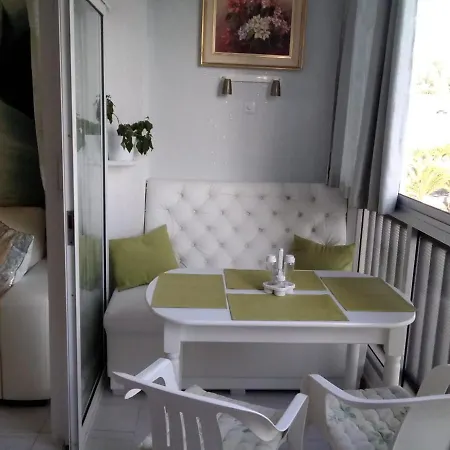 Bright With Ocean View Apartment